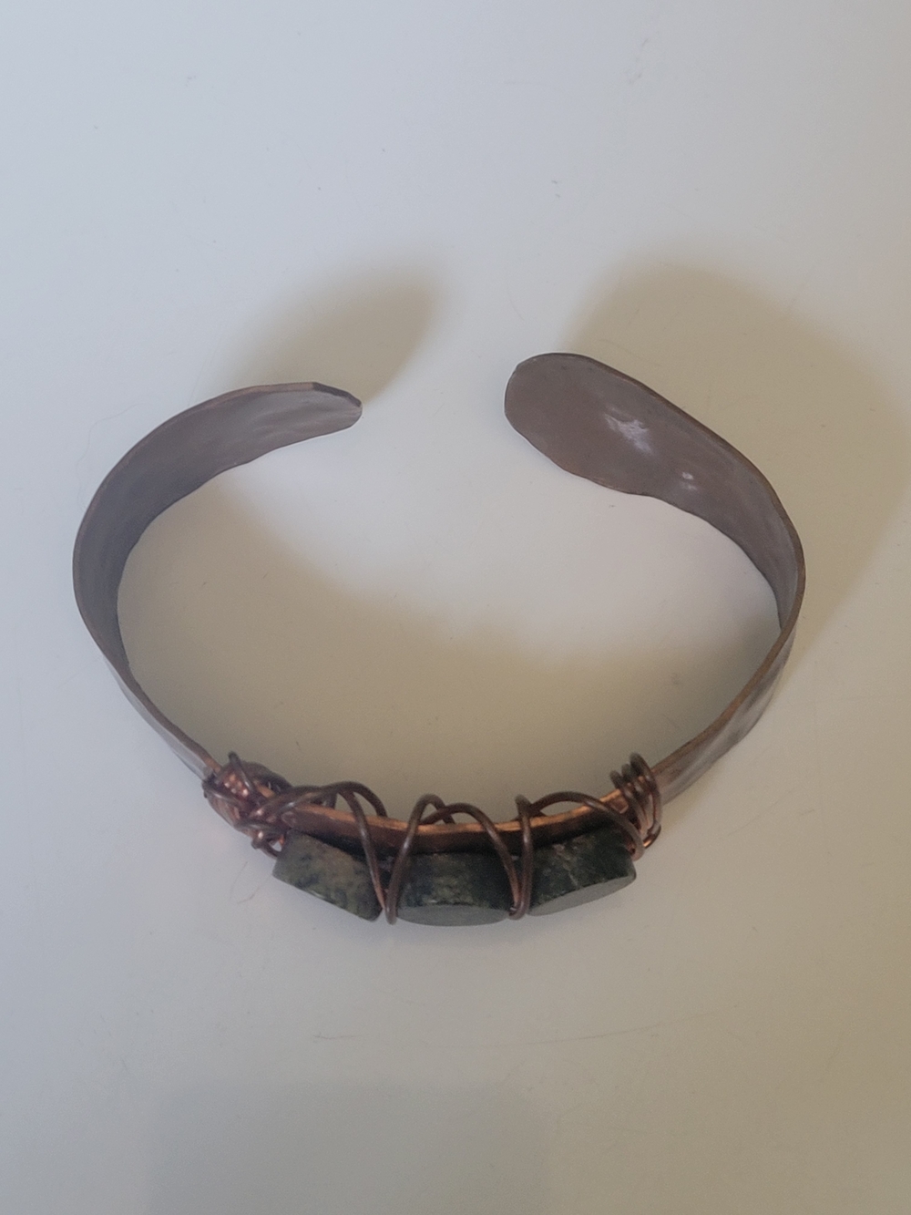 Vintage Handcrafted Copper Cuff Bracelet with Jade Stones - Picture 4 of 4